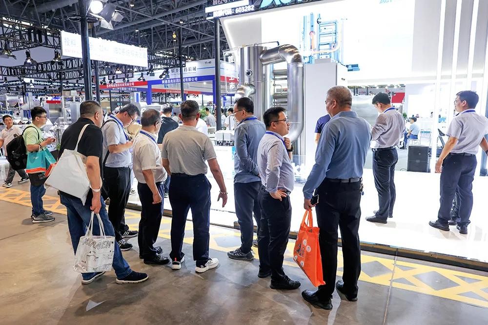 xj星际1277磁悬浮热压式蒸馏水机吸引了众多客户